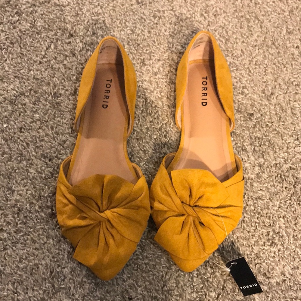 Wide fit flats